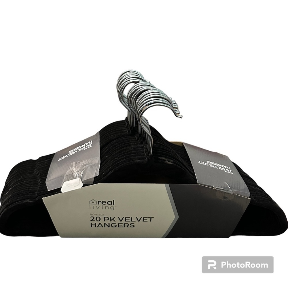 New bundle of 20 Velvet Hangers